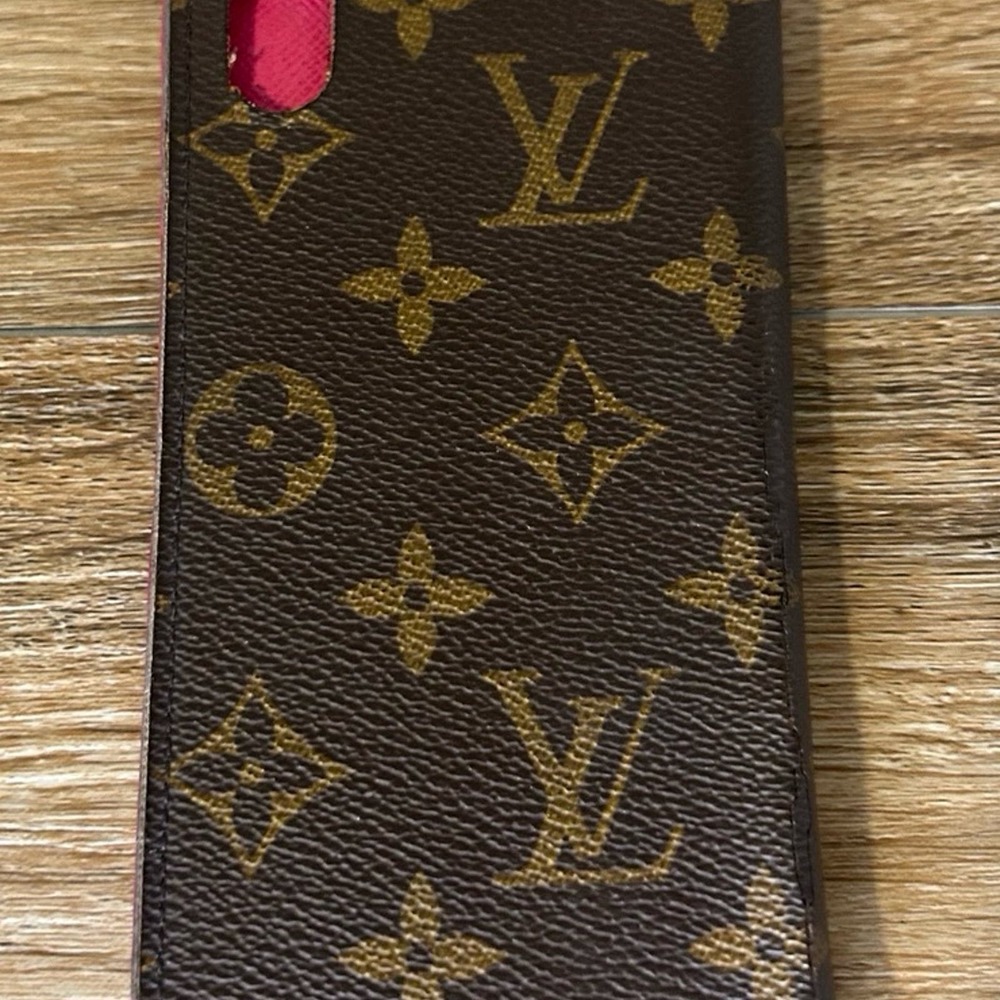 Louis Vuitton IPhone 8 holder